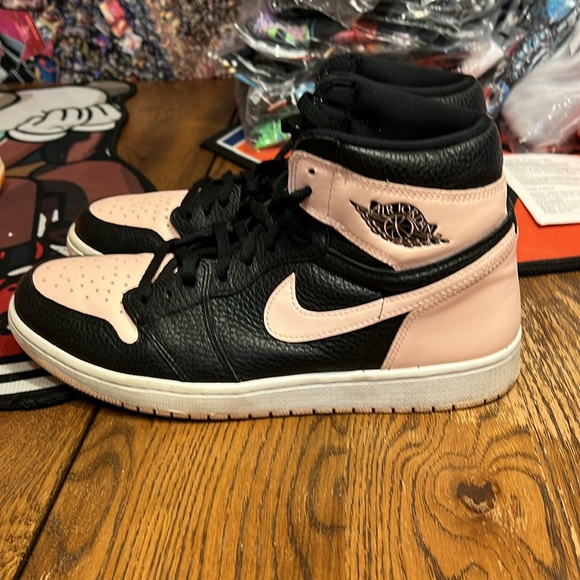 Jordan 1 Crimson Tint - Picture 3 of 5